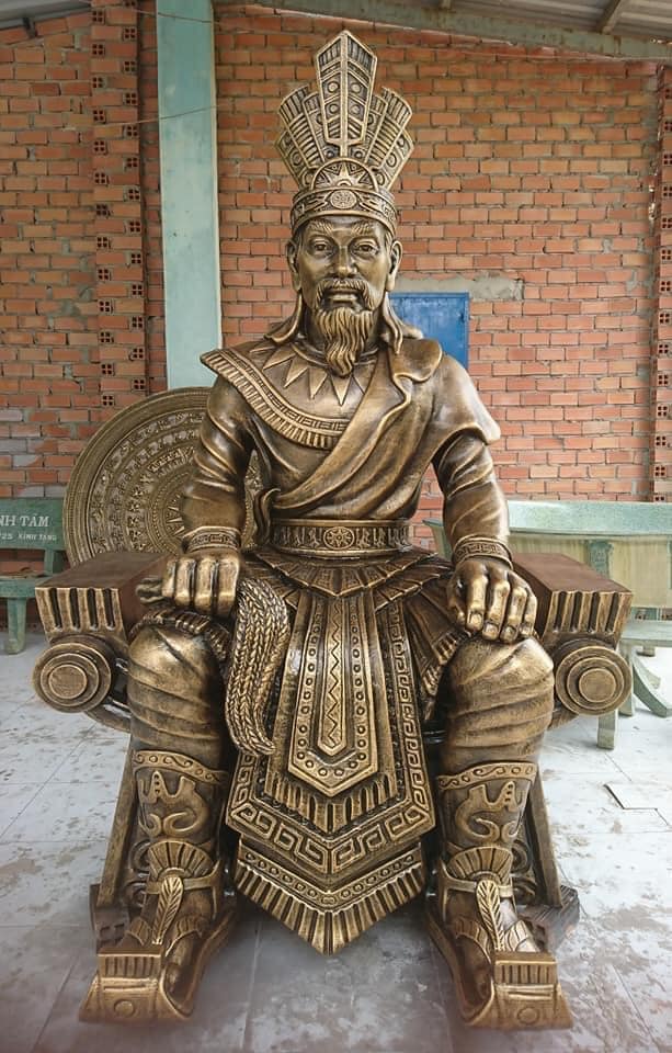 Tượng Vua Hùng